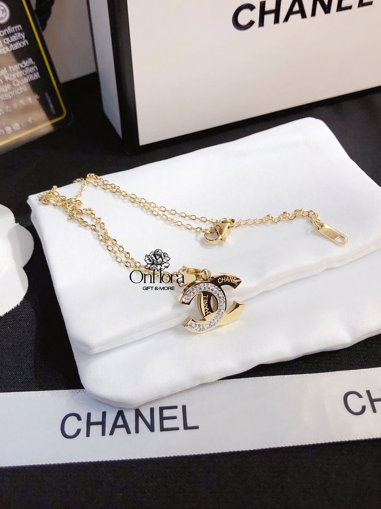 سلسال شانيل شعار وسط ذهبي طبق الأصل درجه أولى (بدون ملحقات, بدون تنسيق)