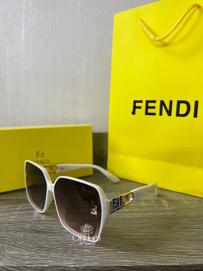 نظارة فندي  (بدون ملحقات, بدون تنسيق)