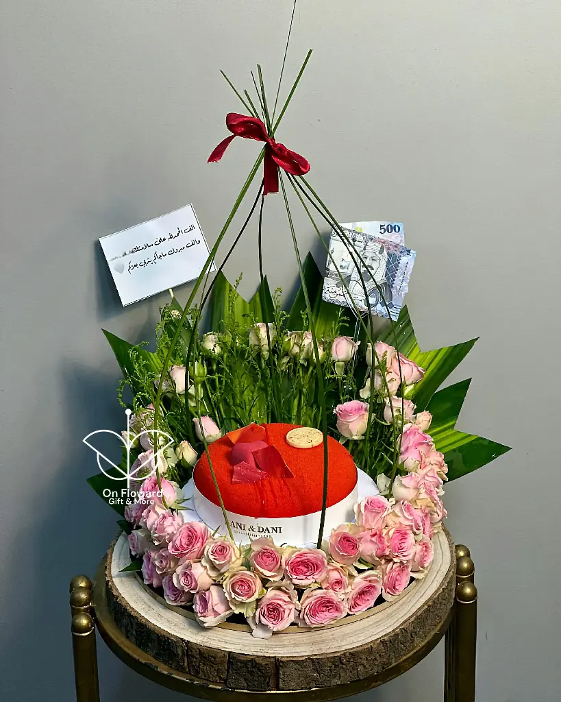 [999] تنسيق استاند لوح خشب مسطح دائري فقط (بإمكانك تعديل خصائص الهديه المعروضه)*