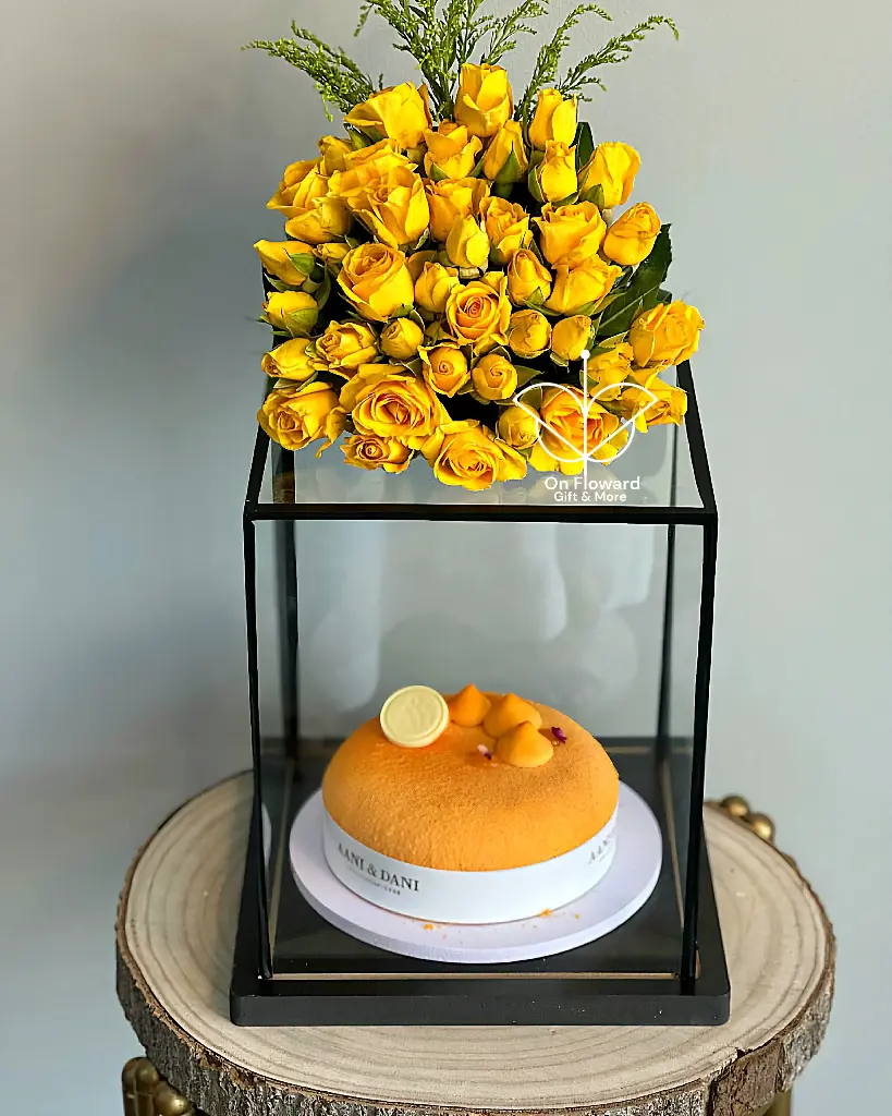 تنسيق كيكة المانجو صغيرة من اني وداني في بوكس زجاجي مربع *(عرض بداية الشهر)