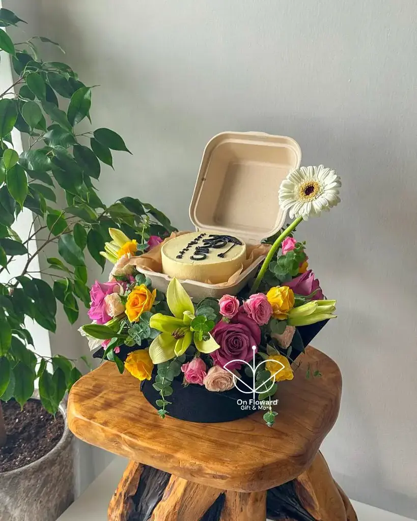 تنسيق كاب تخرج فقط بدون هدايا جانبيه ❕️
(بإمكانك تعديل خصائص الهديه المعروضه و أضافة الهدايا الجانبيه ان أردت ✅️ )*