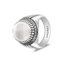 فايندرا

خاتم رجالي من الفضة الخالصة عيار 925 مطلي روديوم و اسود مرصع احجار صدف ابيض كابشون