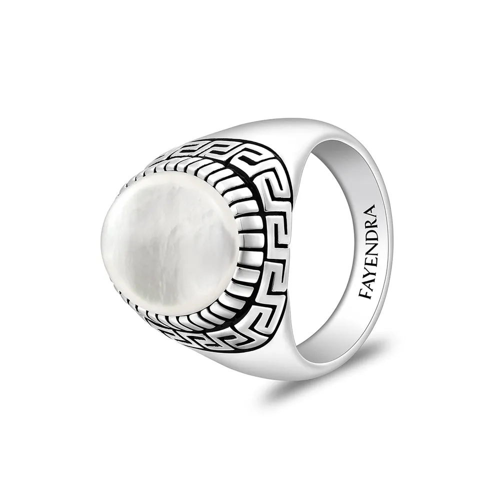 فايندرا

خاتم رجالي من الفضة الخالصة عيار 925 مطلي روديوم و اسود مرصع احجار صدف ابيض كابشون