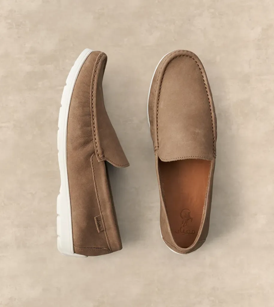 توفير حذاء كاجوال من مهيار خلال ساعه أو ربما أقل مناسب جداً لتقديمة كهديه