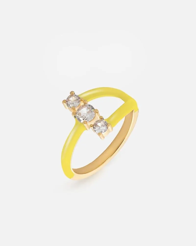 توفير خاتم نسائي أنيق بلون ذهبي و أصفر من زايروس خلال ساعه أو ربما أقل مناسب جداً لتقديمة كهديه