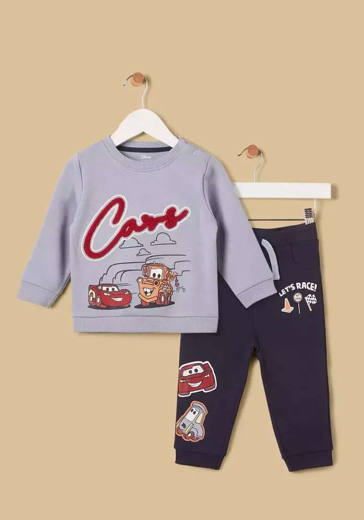 توفير ملابس طقم بنطلون رياضي وسويت شيرت بطبعات من ماكس خلال ساعه أو ربما أقل مناسب جداً لتقديمة كهديه