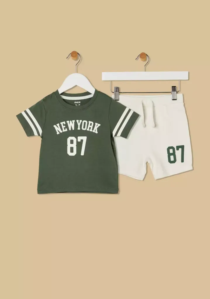 توفير ملابس طقم شورت وتيشيرت قطن بطبعات ( من ماكس ) خلال ساعه أو ربما أقل مناسب جداً لتقديمة كهديه