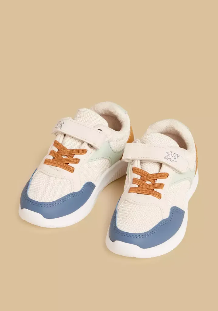 توفير ملابس حذاء رياضي بقوالب ملونة وشريط إغلاق ( من ماكس ) خلال ساعه أو ربما أقل مناسب جداً لتقديمة كهديه