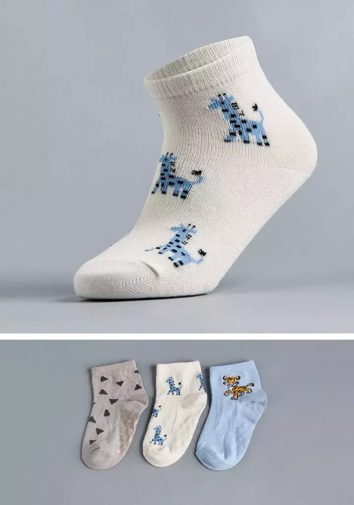 توفير ملابس طقم جوارب بطول الكاحل مضادة للانزلاق 3 أزواج متنوعة ( من ماكس ) خلال ساعه أو ربما أقل مناسب جداً لتقديمة كهديه