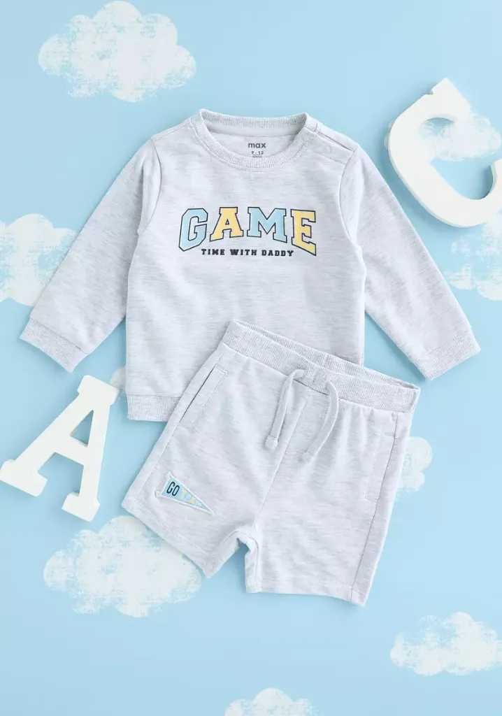 توفير ملابس طقم شورت وسويت شيرت قطن بطبعات تايبوجرافيك ( من ماكس ) خلال ساعه أو ربما أقل مناسب جداً لتقديمة كهديه