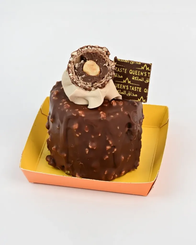 توفير قطعة كيك فيريرو روشيه ( من مذاق الملكة ) خلال ساعه أو ربما أقل مناسب جداً لتقديمة كهديه